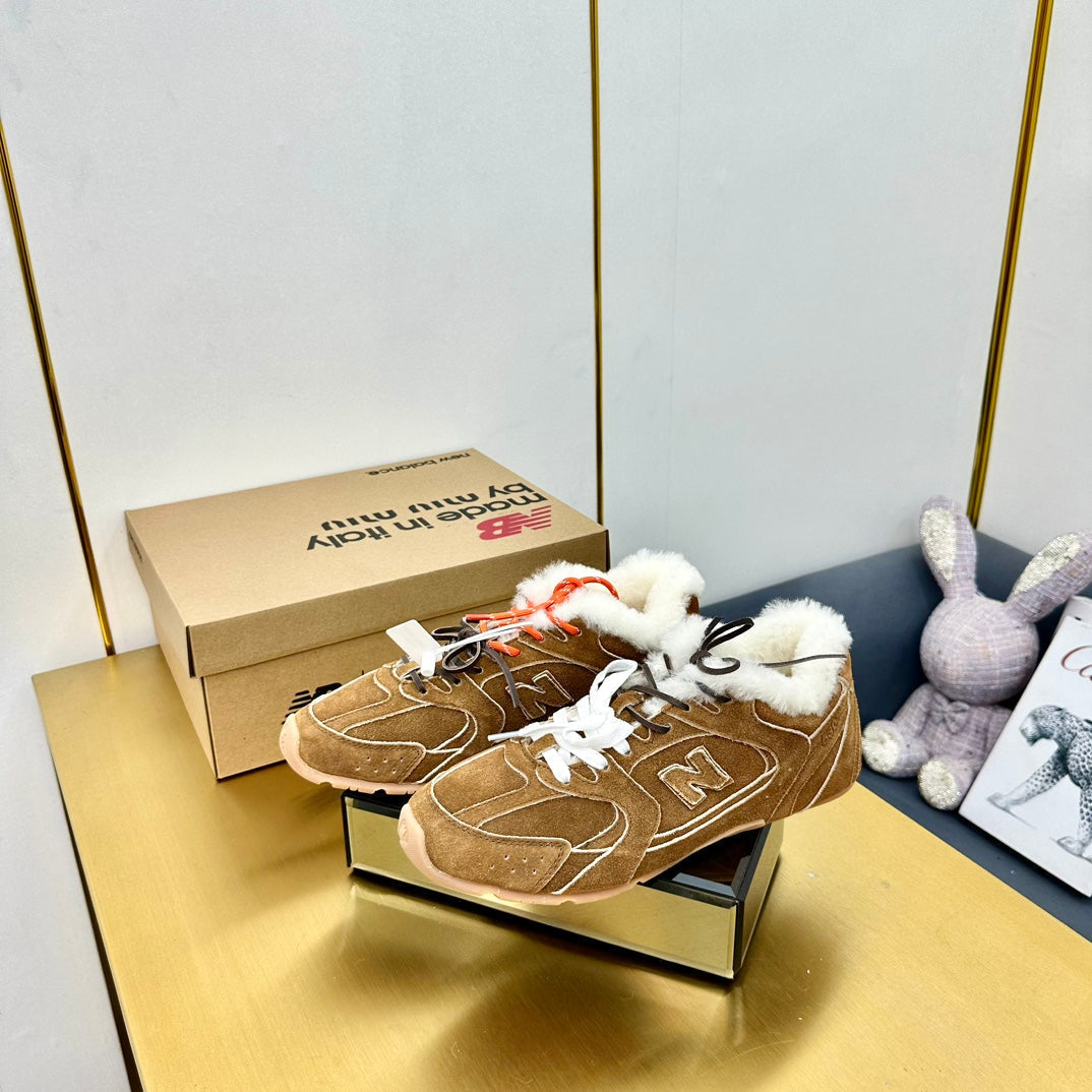 MIUXNB 530 SNEAKERS IN BROWN SUEDE SHEARLING