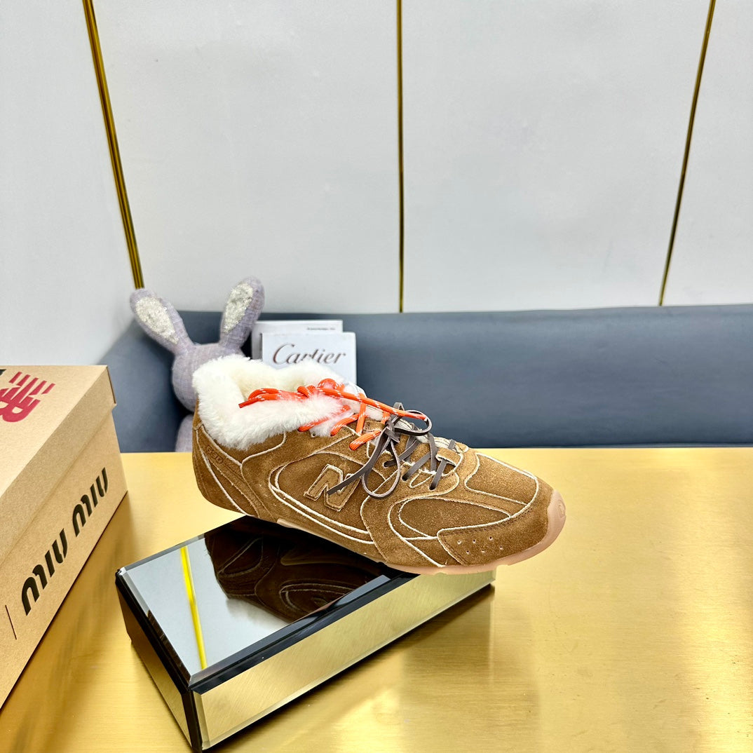 MIUXNB 530 SNEAKERS IN BROWN SUEDE SHEARLING