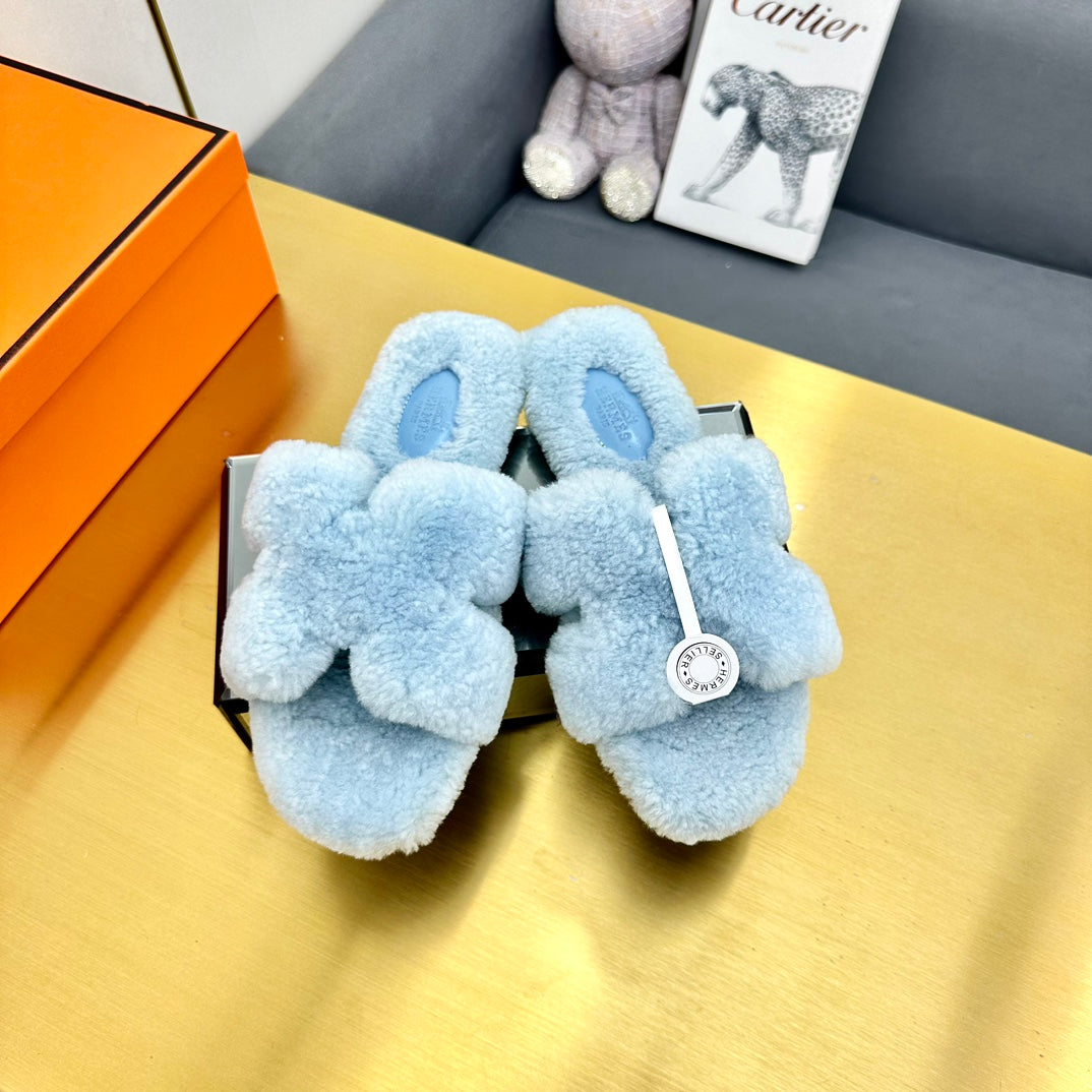 0RAN SHEARLING SANDALS POWDER BLUE