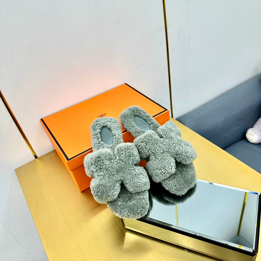 ORAN SHEARLING SANDALS RHINO GRAY