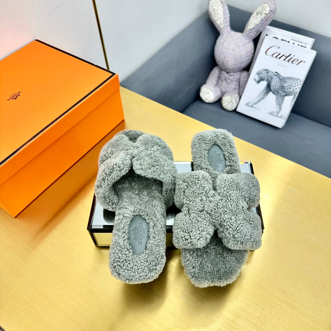 ORAN SHEARLING SANDALS RHINO GRAY