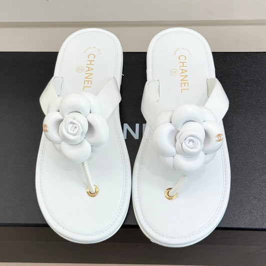 CC 26 Camellia Thong Sandal White Sheepskin 610002