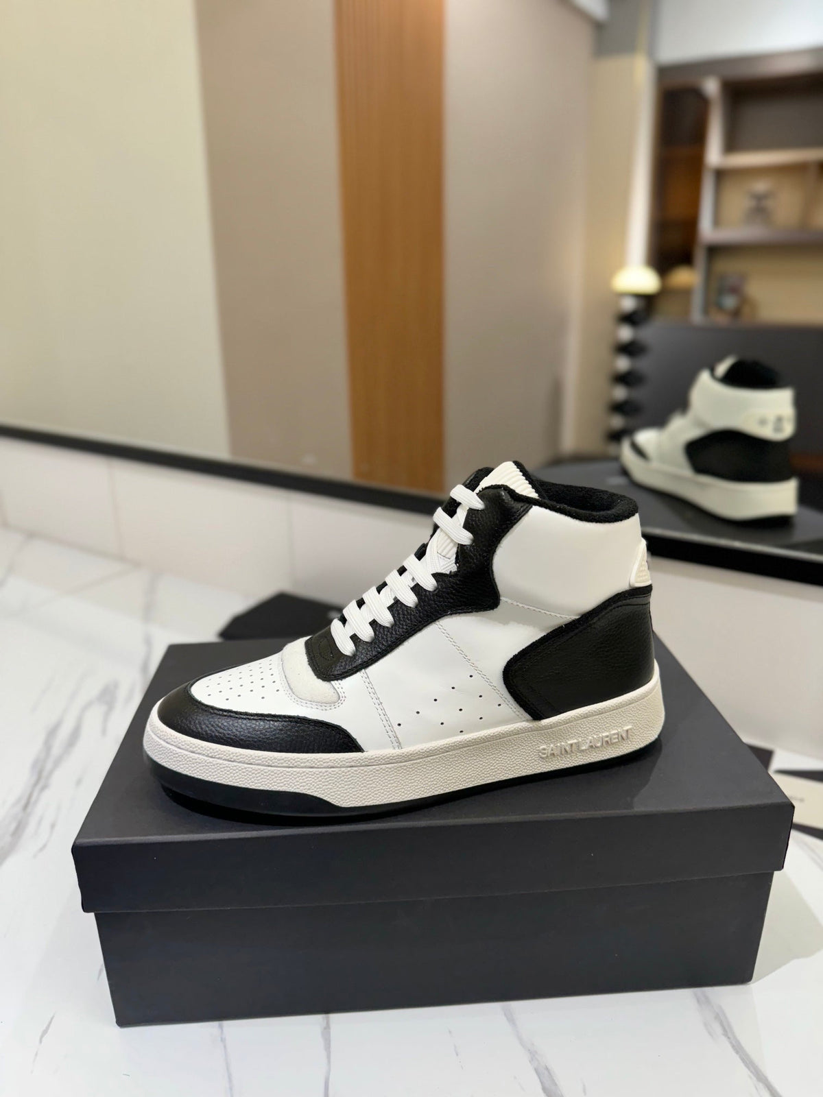 MID-TOP SNEAKERS IN WHITE MIX BLACK PERFORATED LAMBSKIN