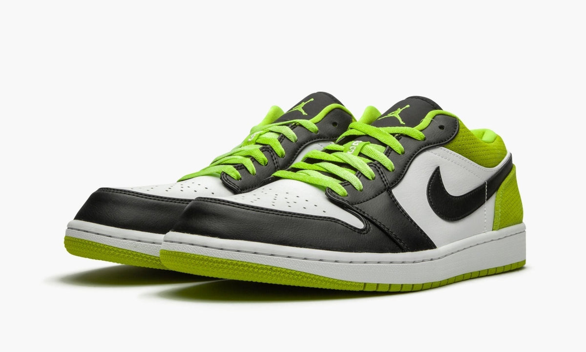 Jordan 1 Low “Black Cyber”